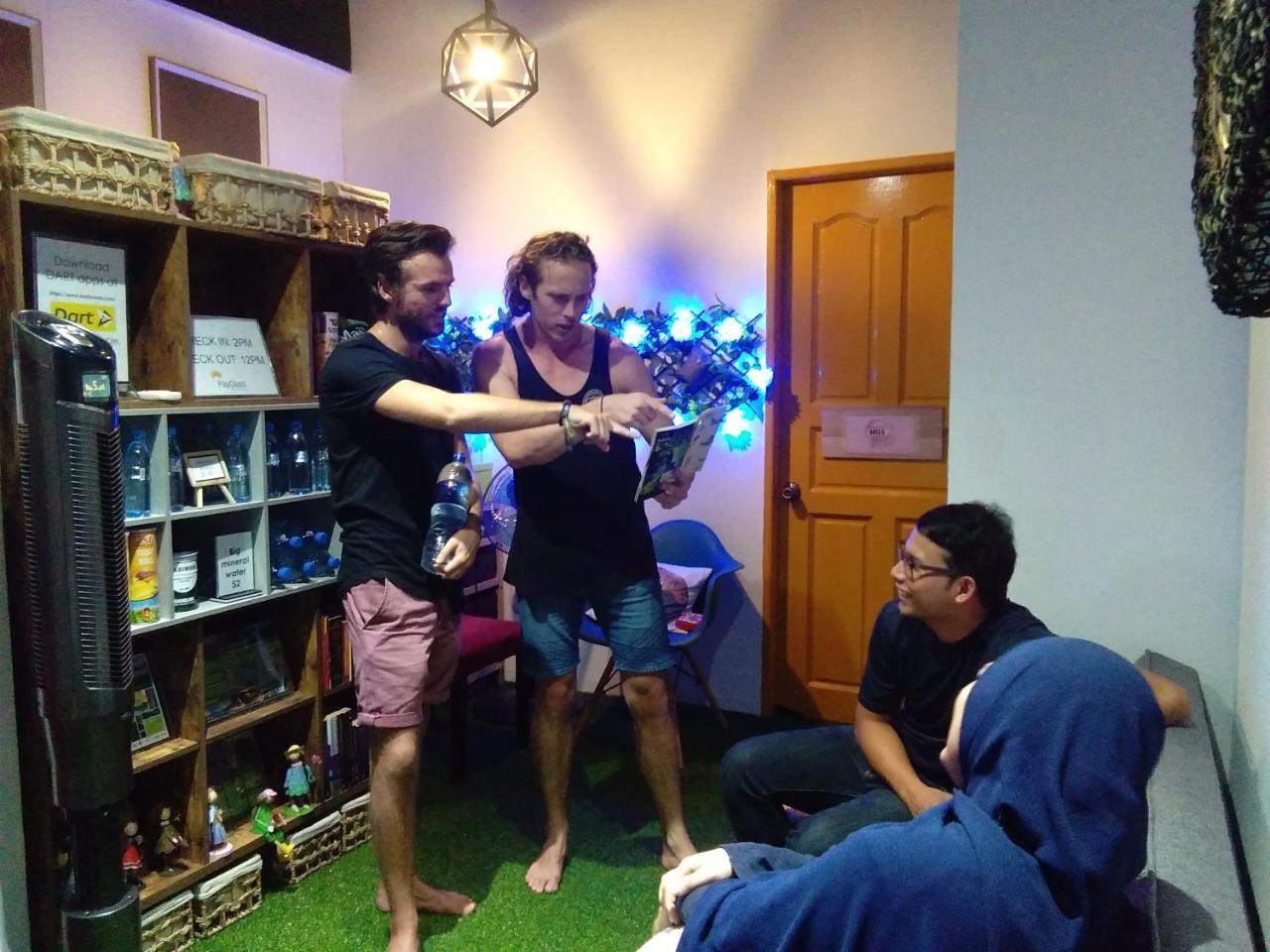Co.Living Hostel Bandar Seri Begawan Luaran gambar
