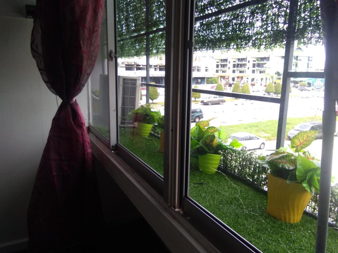 Co.Living Hostel Bandar Seri Begawan Luaran gambar