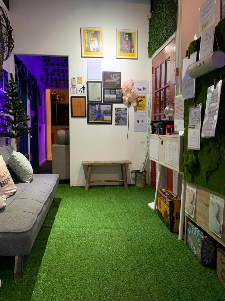 Co.Living Hostel Bandar Seri Begawan Luaran gambar